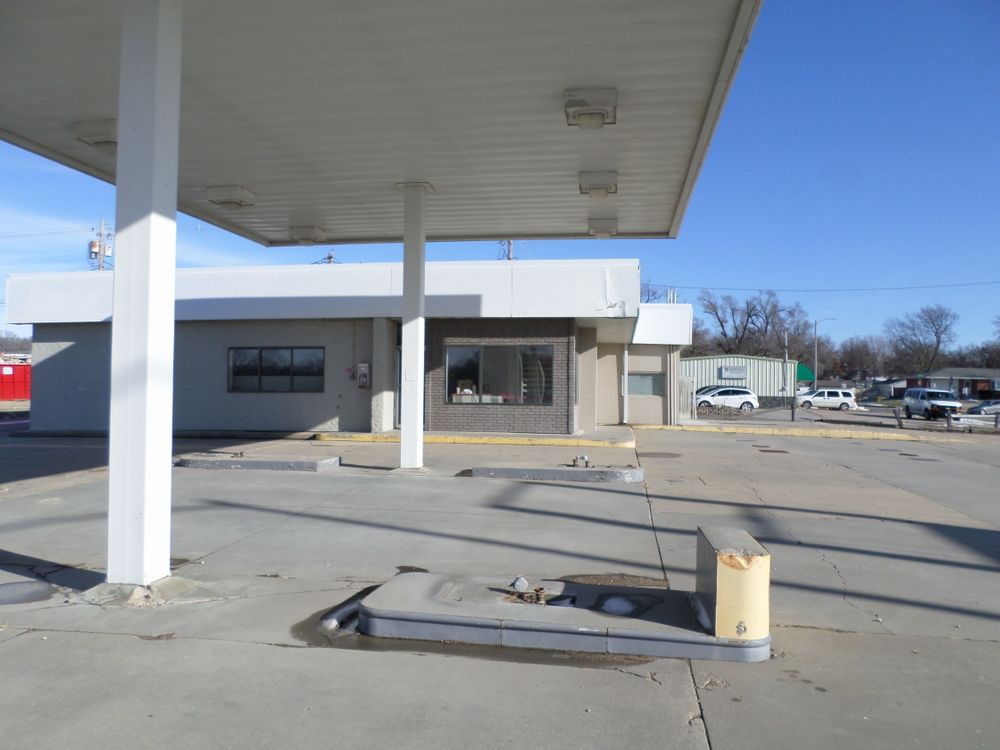 Corner Lot on 6th & Monroe: 501 Monroe St, Beatrice, NE 68310